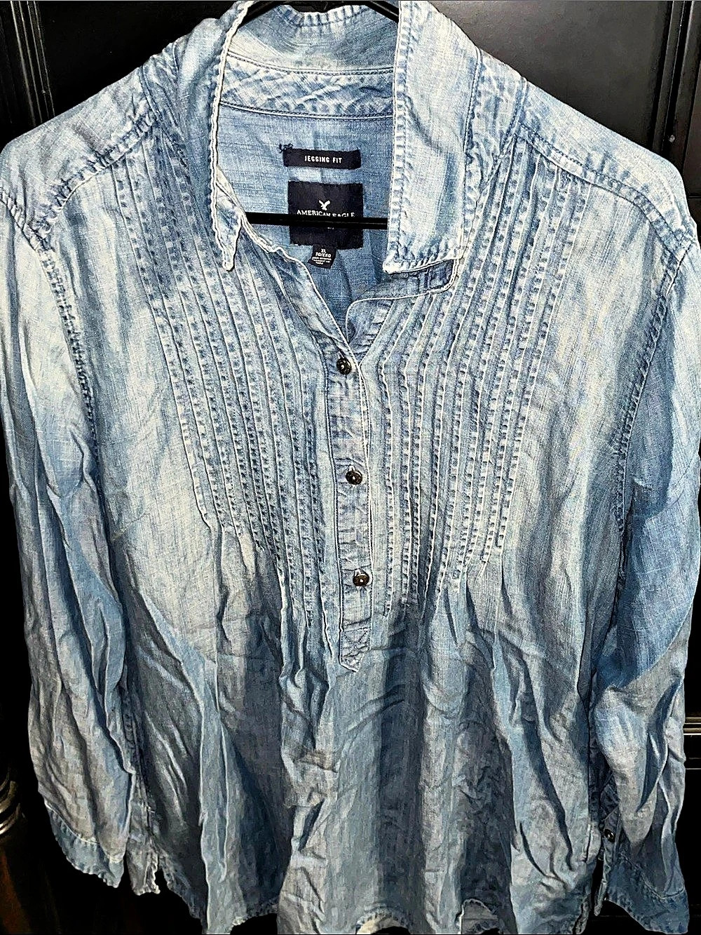 American Eagle Outfitters Jegging Fit Blue Denim Pintuck Button Down Shirt Size